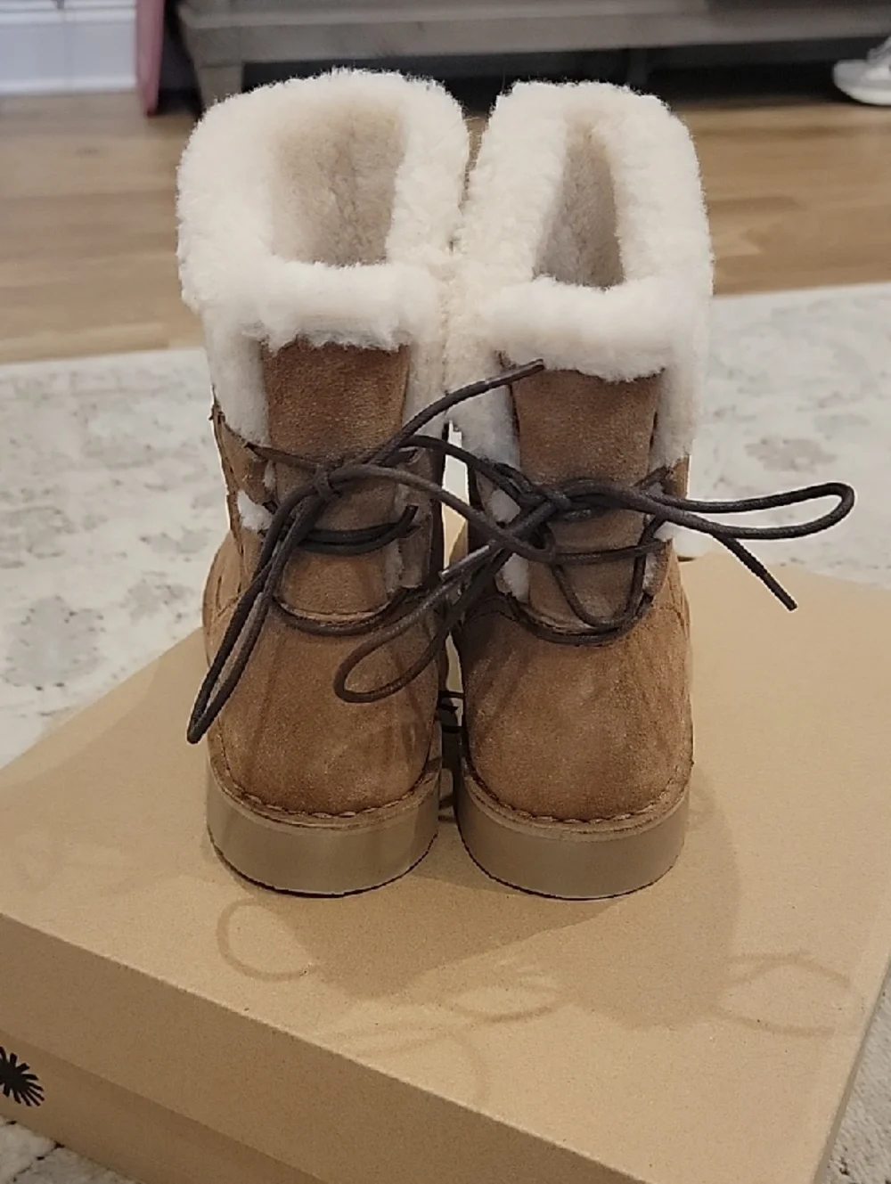 UGG Women's Naiyah Ankle Boots In Chestnut~Size 8~New In Box